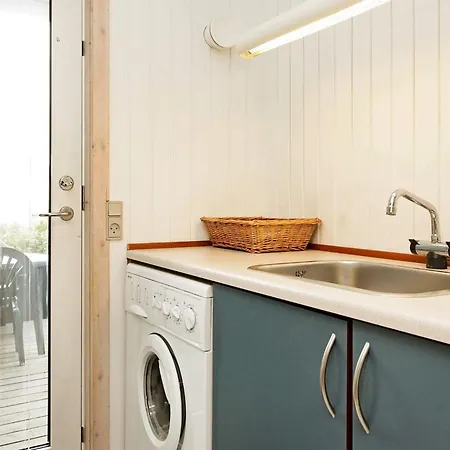 9 Person In Millinge-by Traum * Millinge